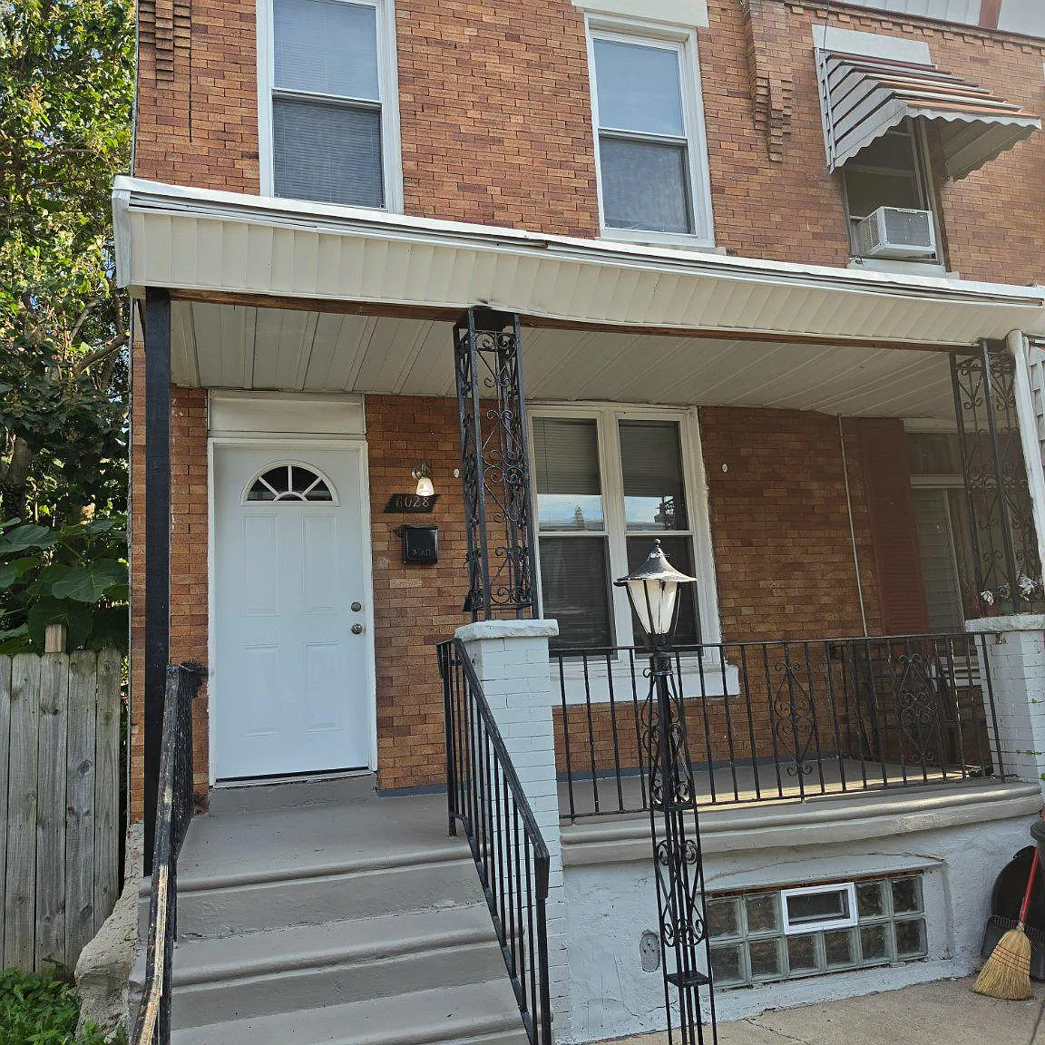 3 bed, 1.0 bath, 1062 sqft, $1,550 — Photo 1