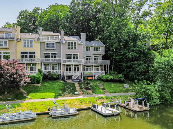 11103 Lake Chapel Ln, Reston, VA 20191