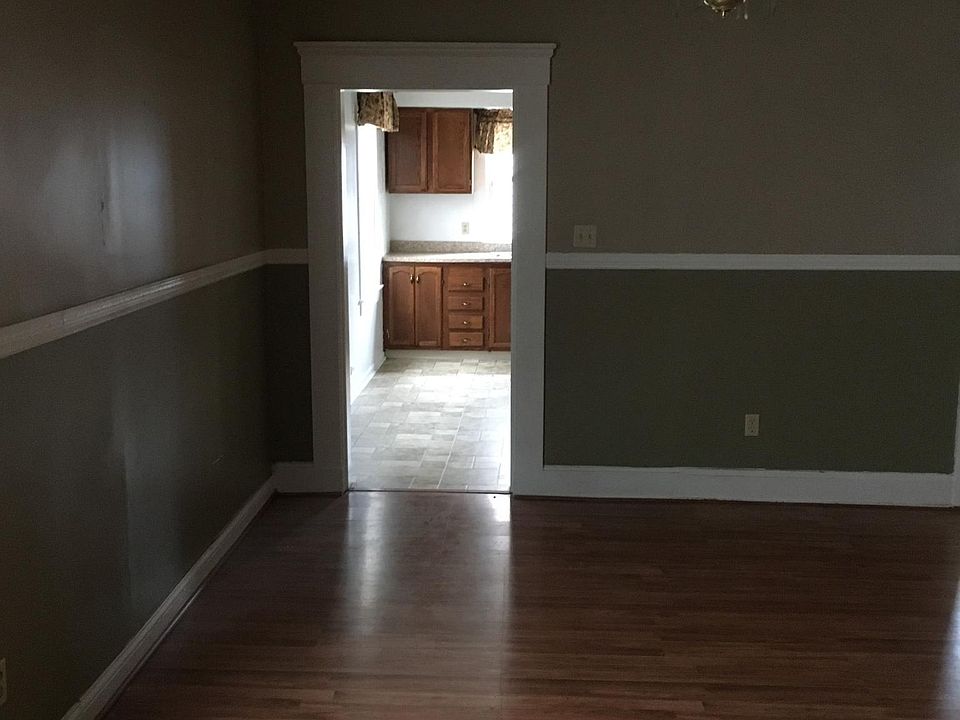 1st image of 326 W 11th St