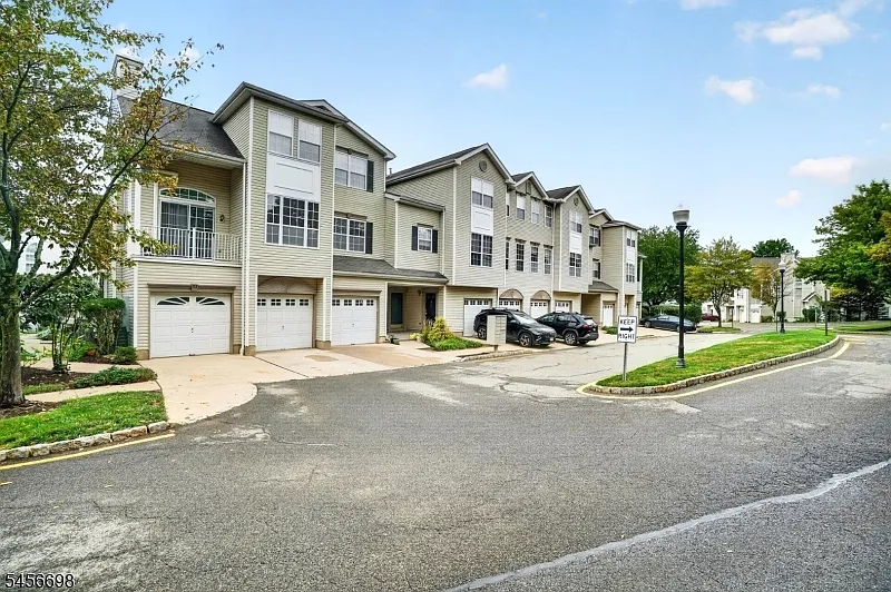 2 bed, 2.5 bath, $3,500 — Photo 2