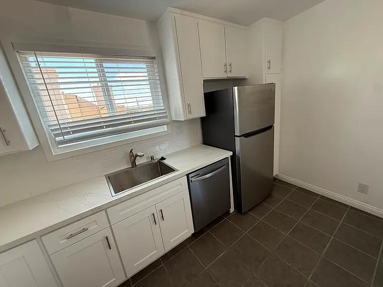 3410 Club Dr #9 — Photo 8
