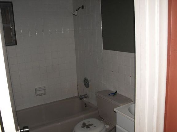 5th image of 4230 NE 4th Ave