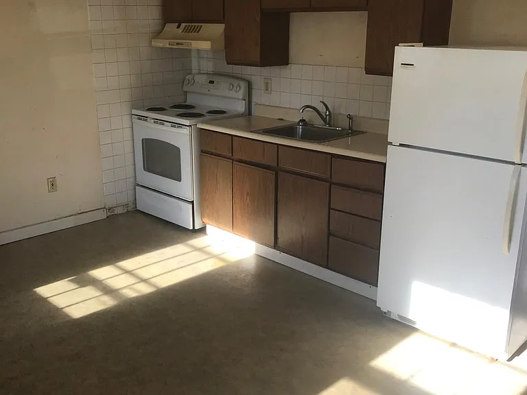 443 Main St — Photo 1