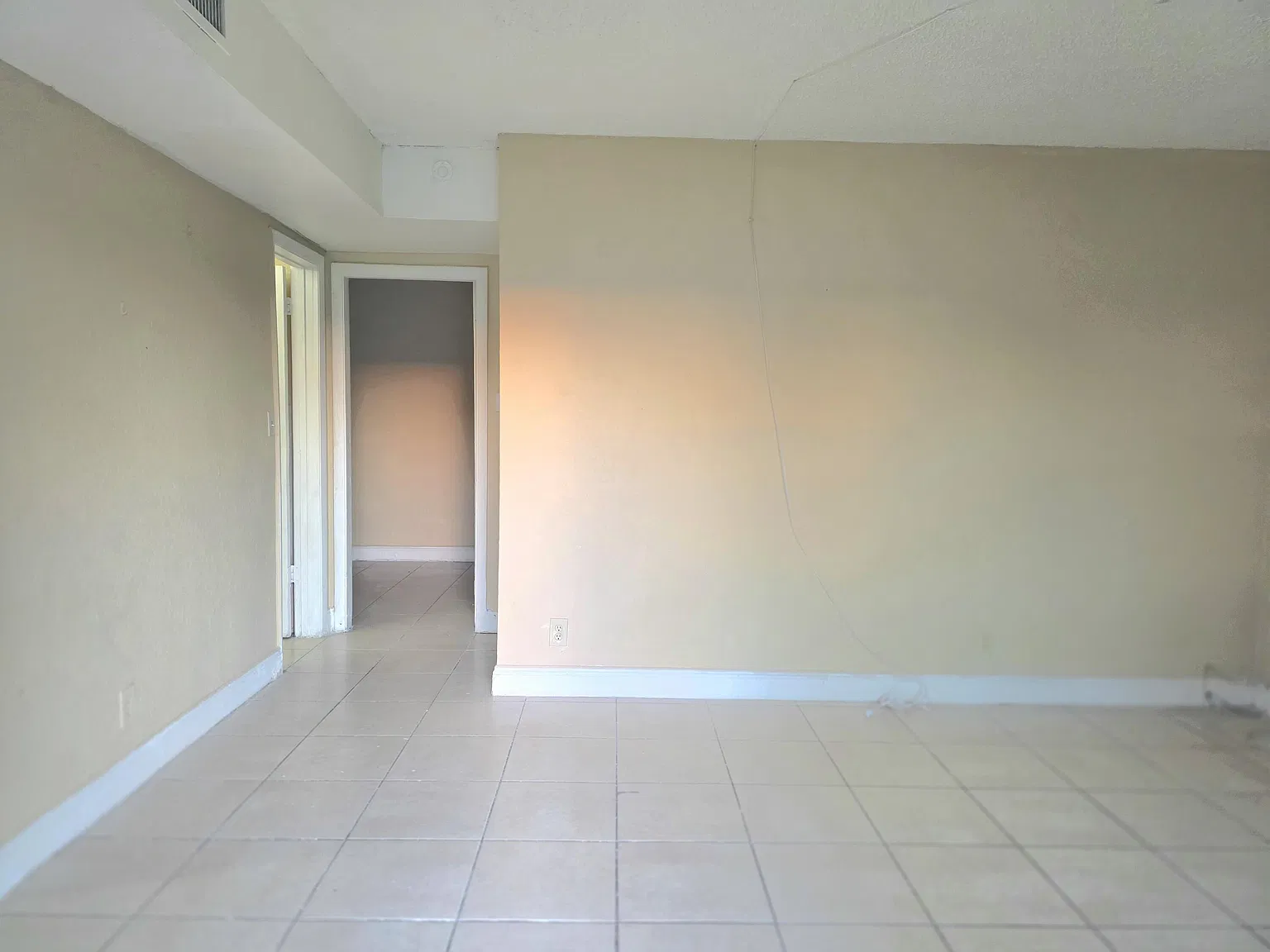 2 bed, 1.0 bath, 836 sqft, $2,000 — Photo 2