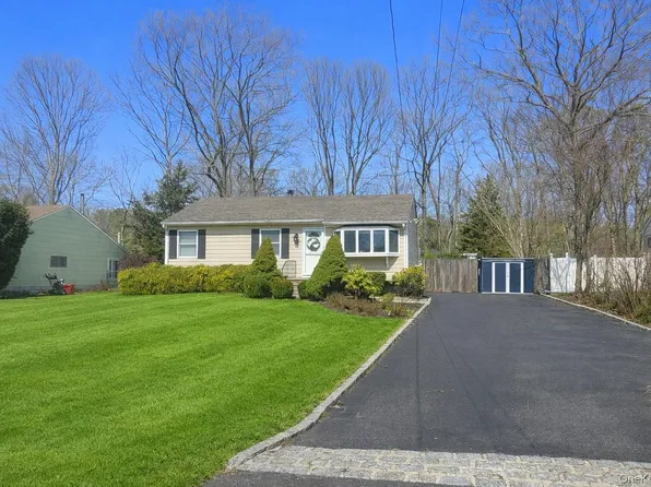 9 Fox Lane, Shoreham, NY 11786