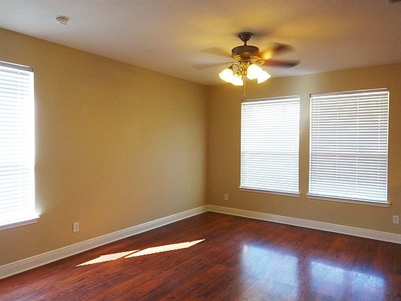 3rd image of 6703 Bowie Cir