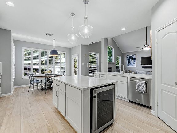 4th image of 2603 Farleigh Ln