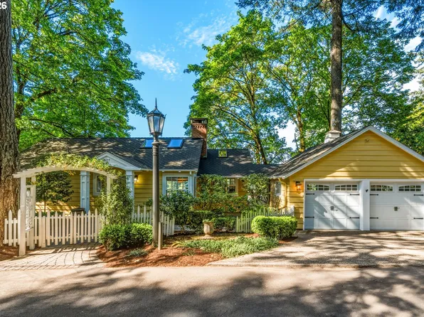 577 Middlecrest Rd, Lake Oswego, OR 97034