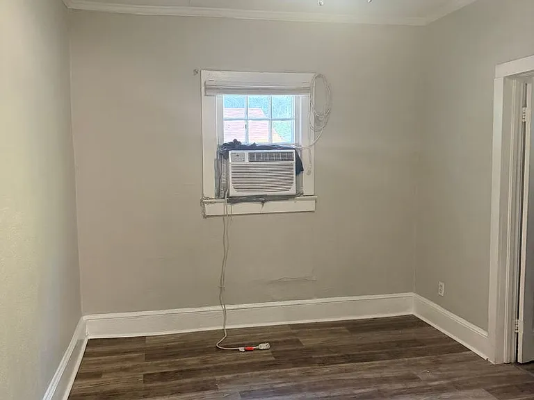 435 W Broad St — Photo 10