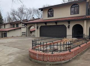 438 12th Avenue Cir NE APT B, Sioux Center, IA 51250