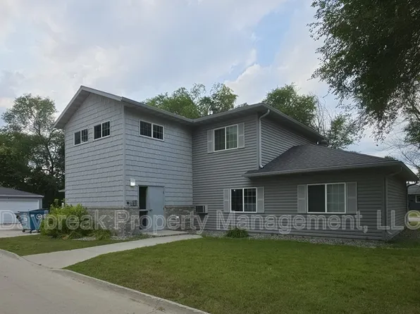 303 16th St S, Moorhead, MN