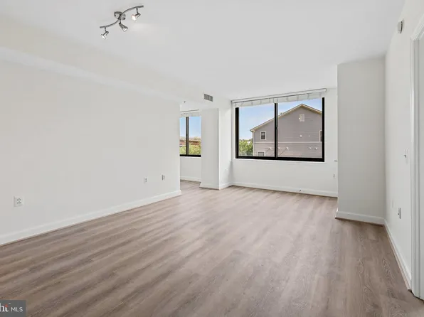 2451 Midtown Ave APT 401, Alexandria, VA 22303