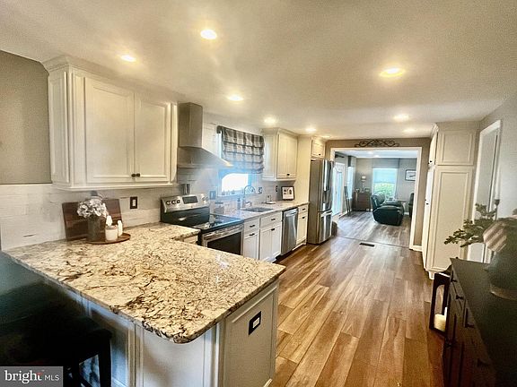 5th image of 108 Pine Valley Rd
