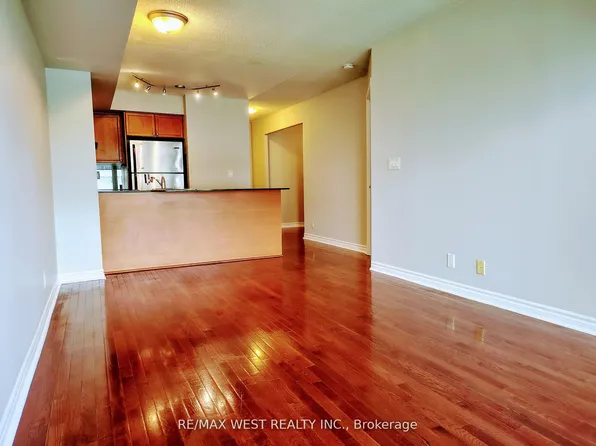 1 Elm Dr W, Mississauga, ON