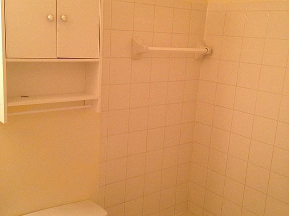 Upstairs main bathroom