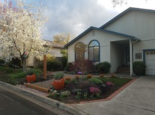 685 Berry Ln, Ashland, OR
