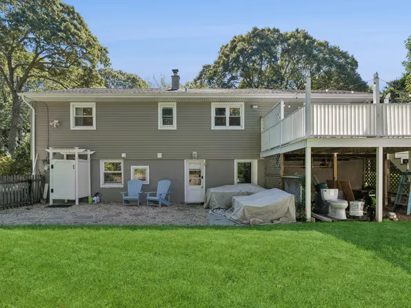 1 Dogwood St, Sag Harbor, NY 11963