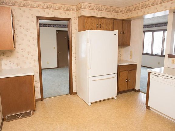 4th image of 810 Buchholz Dr
