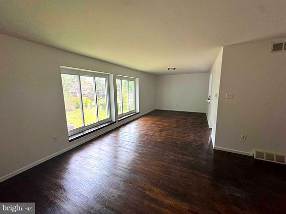 2nd image of 146 Oak Pines Blvd