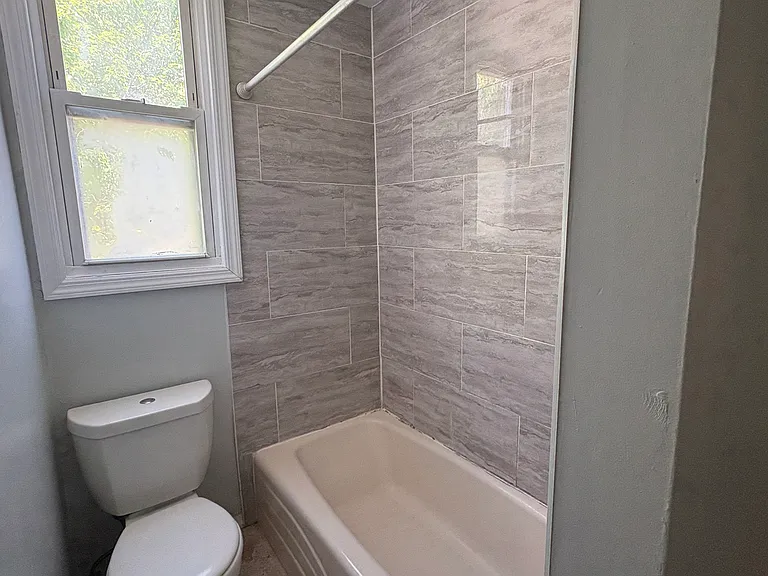 208 Howe Ave #2R — Photo 10