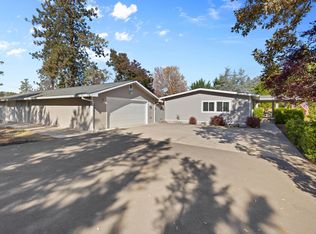 395 Robleda Dr, Central Point, OR 97502