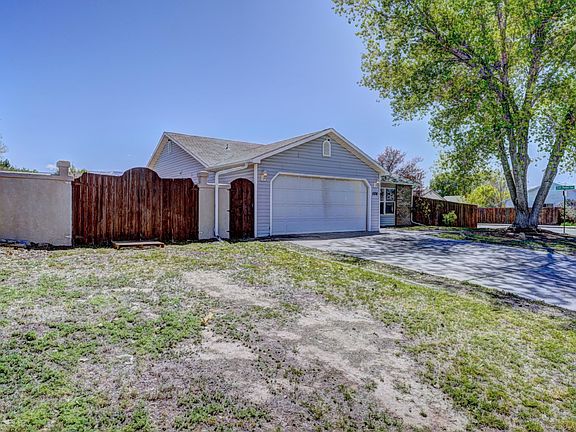 3rd image of 526 N Mountain Oak Ct