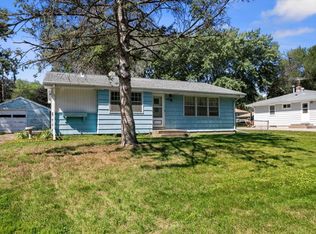 83 Farrell St N, Maplewood, MN 55119