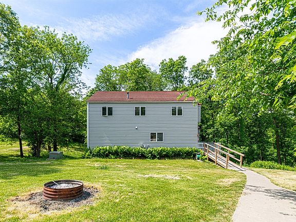 3rd image of 2661 Woodfield Ln NE