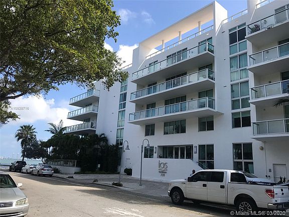 4th image of 720 NE 62nd St APT 305