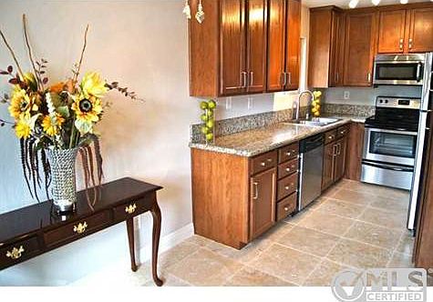 4th image of 855 E Lexington Ave E #3