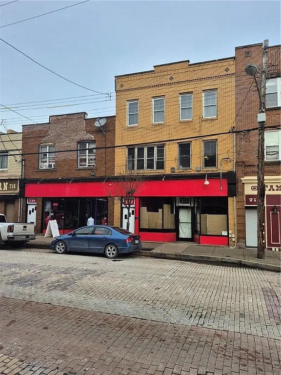 712-714 Broadway Ave photo 1