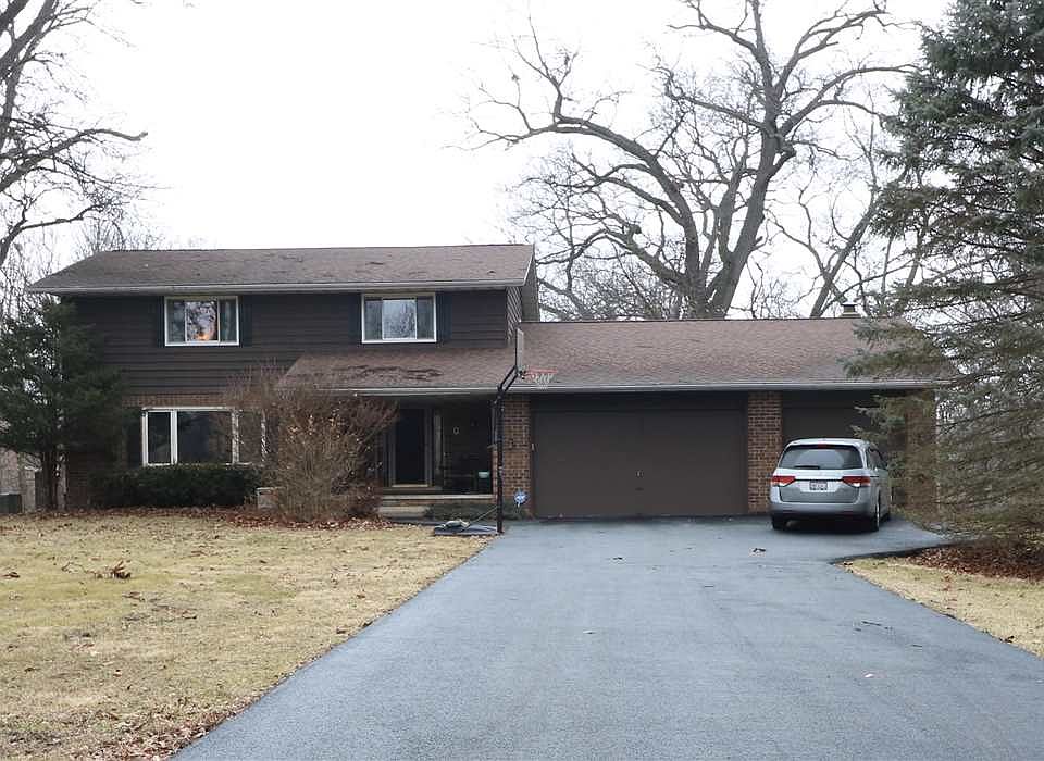 1st image of 325 E Lakeshore Dr