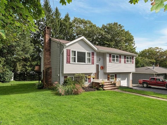 2nd image of 11 Cindy Ln