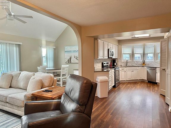 4th image of 10921 N Bay Point Dr APT 504