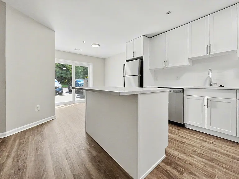 514-536 Crooked Ln — Photo 5