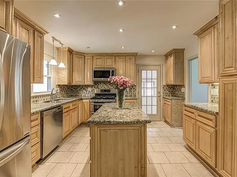 2340 Burch Cir — Photo 3