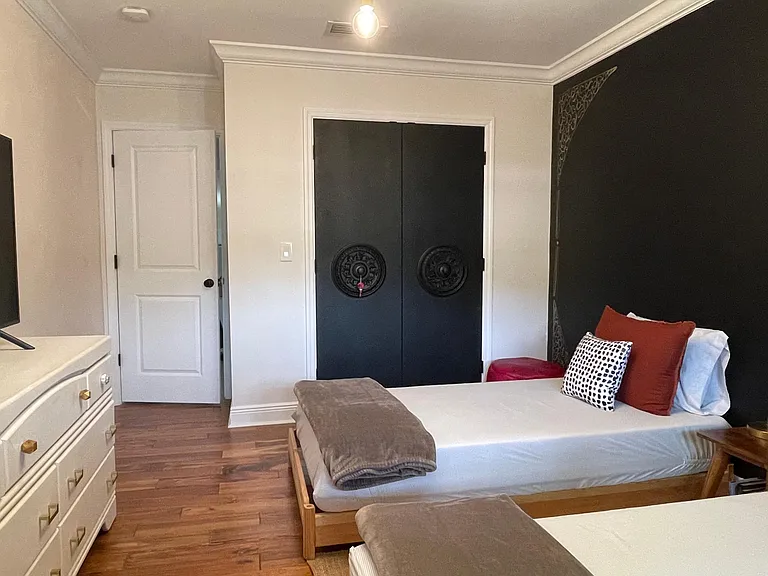 The closet in the second bedroom has double door with moldings on them for fun.