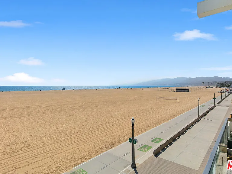 1341 Palisades Beach Rd — Photo 45