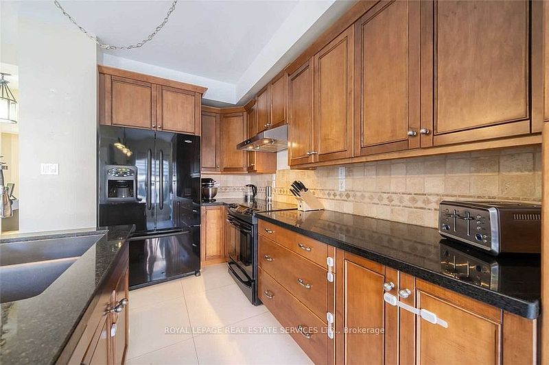 Oakville Townhouse for rent - 4 Bedrooms — photo 6
