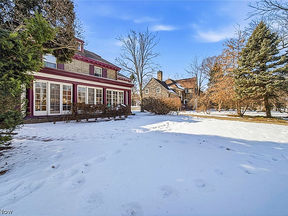 4th image of 10111 Edgewater Dr