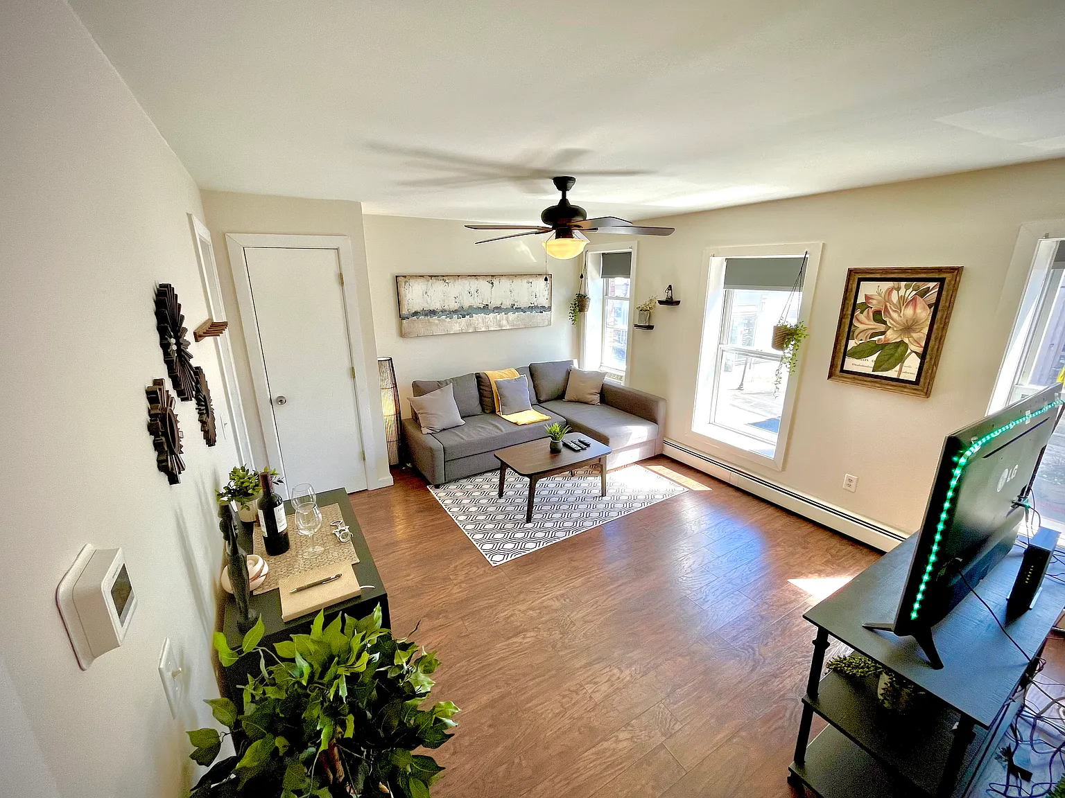 1 bed, 1000 sqft, $1,900 — Photo 1