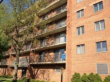 1st image of 825 Center St APT 504