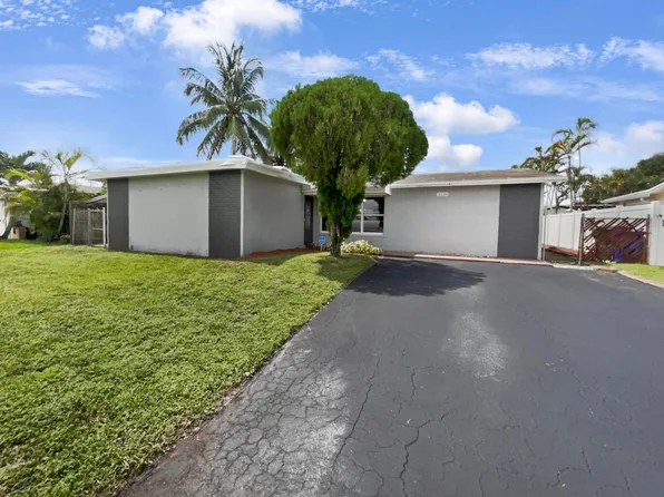 1120 NW 90th Terrace, Pembroke Pines, FL 33024