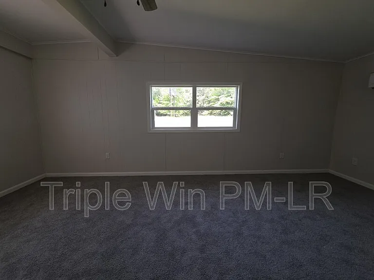 1516 Gregory St — Photo 7