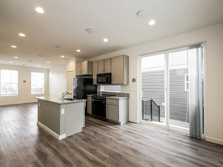 18608 E 47th Pl — Photo 9