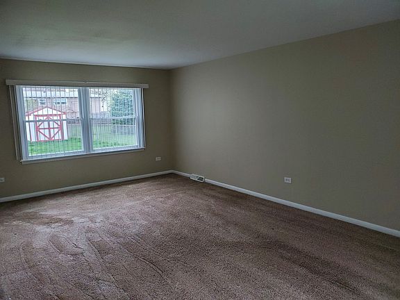 4th image of 1322 N Columbine Dr
