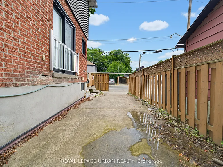 153 Craven Rd #BASEMENT — Photo 24