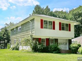 915 Magnolia Ave, River Edge, NJ 07661