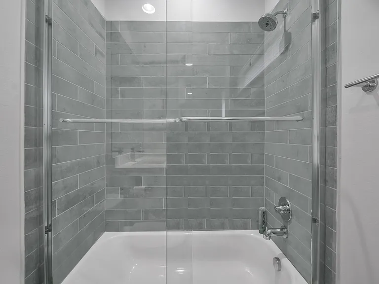 1427 Hubert St — Photo 24