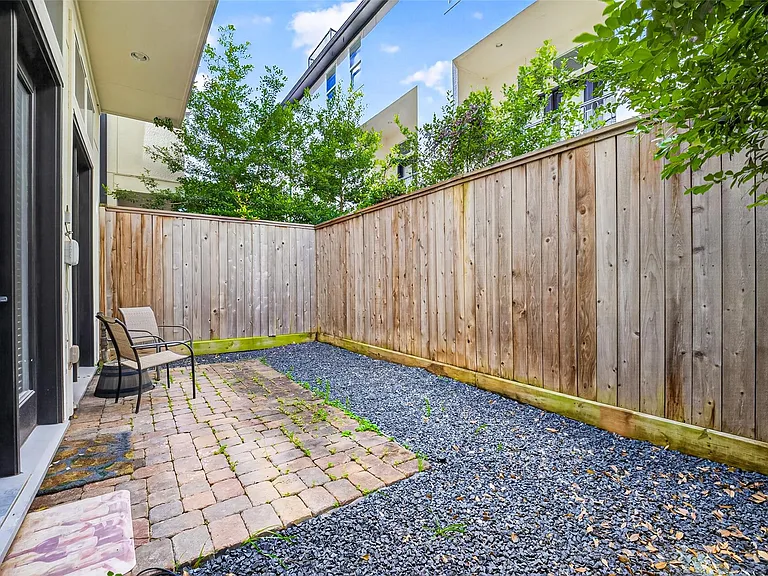 2713 Kinsley Oaks Dr — Photo 42